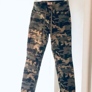Women’s Stretch Camo Pants